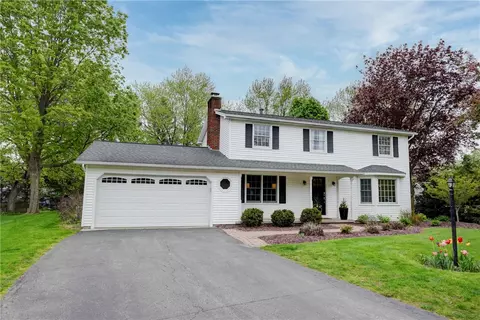 4 Dunham Cir, Perinton, NY 14450