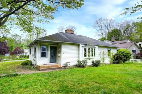 709 Roosevelt Rd, East Rochester, NY 14445