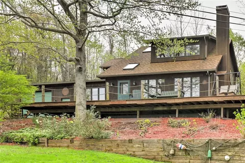 11630 Tompkins Point Rd, Huron, NY 14590