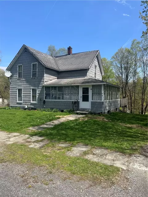 82 Saint John St, Walton, NY 13856