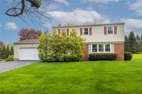 19 Candlewood Cir, Pittsford, NY 14534