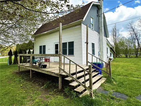 2547 County Line Rd, Ridgeway, NY 14103
