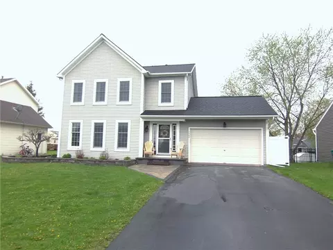 1568 Hayride Dr, Farmington, NY 14425