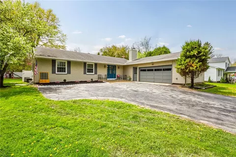 81 Deerfield Dr, Canandaigua, NY 14424