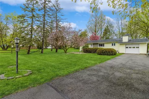 18 Mason Rd, Perinton, NY 14450