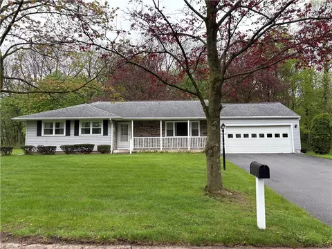 14 Hillcrest Dr, Lyons, NY 14489