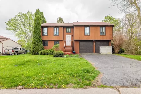 353 Countess Dr, West Henrietta, NY 14586