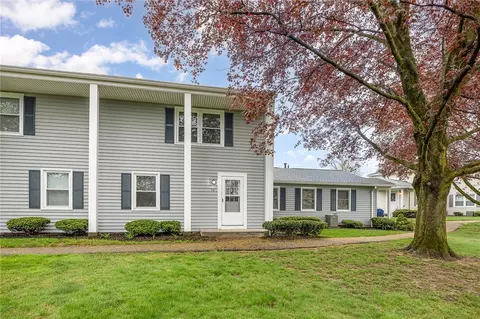 22 Falcon Ln W, Perinton, NY 14450