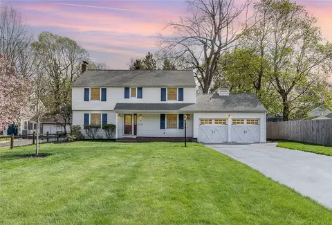 5 Circle Ct, Irondequoit, NY 14617