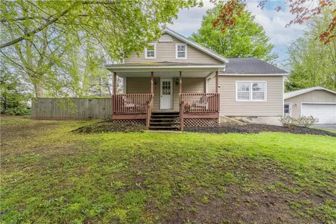 7 Quarry St, Phelps, NY 14532