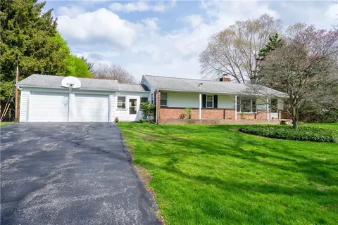 310 Pinegrove Ave, Irondequoit, NY 14617