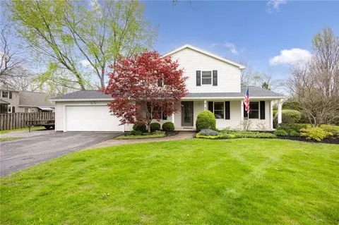 6162 Buckskin Dr, Farmington, NY 14425
