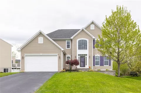 11 Blazing Star Cir, West Henrietta, NY 14586