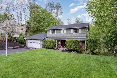 19 Ledgemont Dr, Perinton, NY 14450