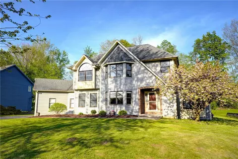 61 Chippenham Dr, Penfield, NY 14526