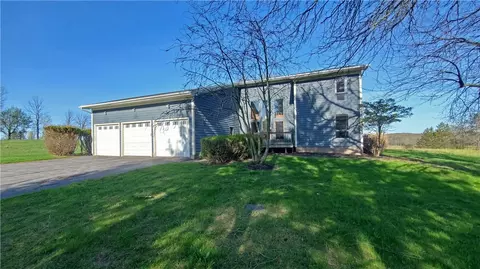 860 W Bloomfield Rd, Honeoye Falls, NY 14472