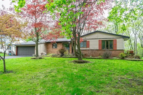 16 Club Dr, Irondequoit, NY 14609