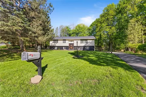 35 Squire Cir, Penfield, NY 14526