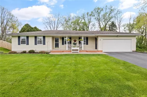 14 Pine Brook Cir, Penfield, NY 14526