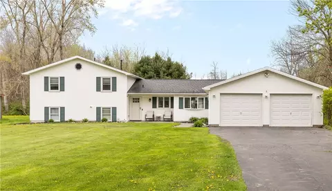 6935 N Slocum Rd, Ontario, NY 14519