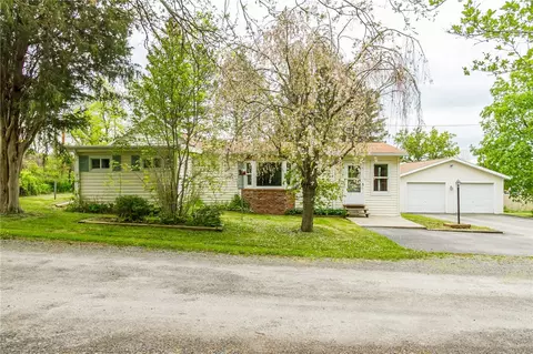 4445 Mayflower Dr, Canandaigua, NY 14424