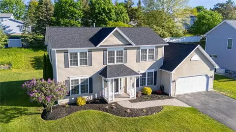51 Parnell Dr, Riga, NY 14428