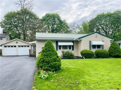 12 State St, Waterloo, NY 13165