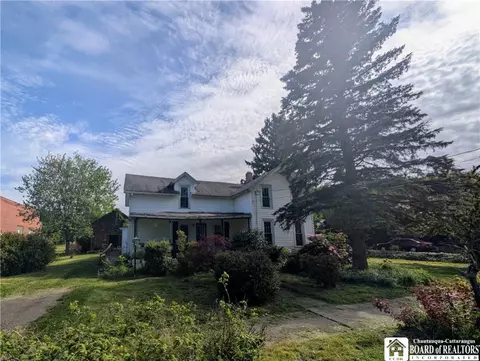 6 Kinney St, Brocton, NY 14716