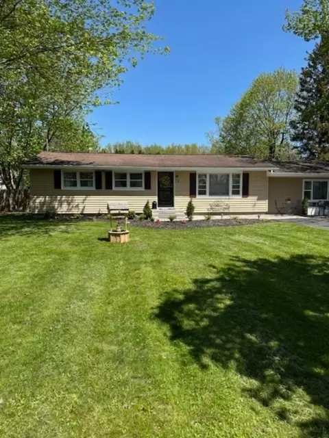 12 Mcnair Dr, Chili, NY 14624