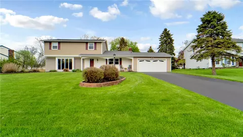 21 Rolling Meadows Way, Penfield, NY 14526