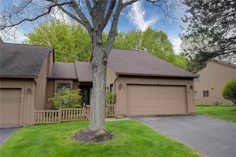 8 Sky Ridge Dr, Rochester, NY 14625