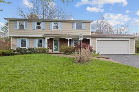 16 Pond View Ln, Penfield, NY 14526