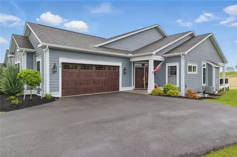 36 Skylight Trl, Pittsford, NY 14534