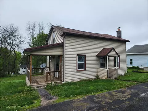 9-11 First Hill St, Mentz, NY 13140