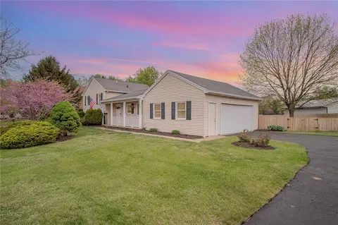 388 Longbush Ln, Webster, NY 14580
