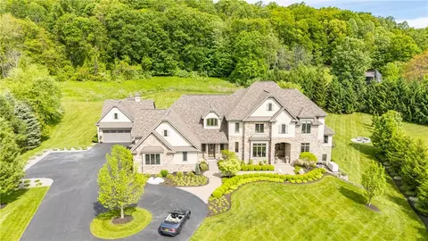 6748 Falcons Pt, Victor, NY 14564