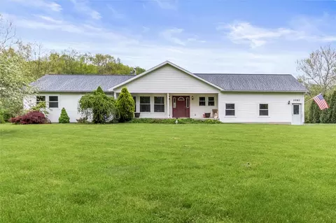 1092 Farmington Rd, Macedon, NY 14502