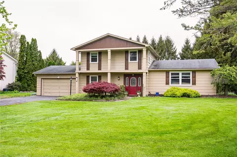 80 Havenshire Rd, Rochester, NY 14625