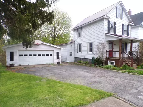 126 Gulf St, Ridgeway, NY 14103