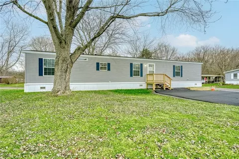 111 Macintosh Rd, Ontario, NY 14519