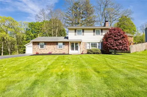 3 Nettlecreek Rd, Perinton, NY 14450
