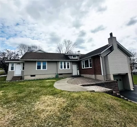 2 Bowen St, Auburn, NY 13021
