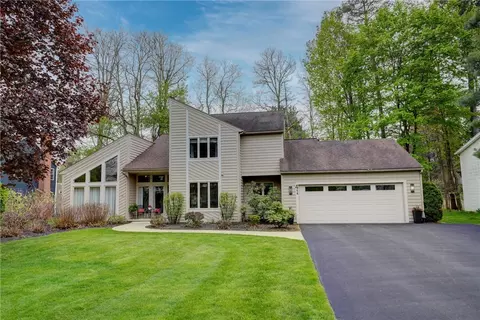 41 Hunters Pointe, Perinton, NY 14534