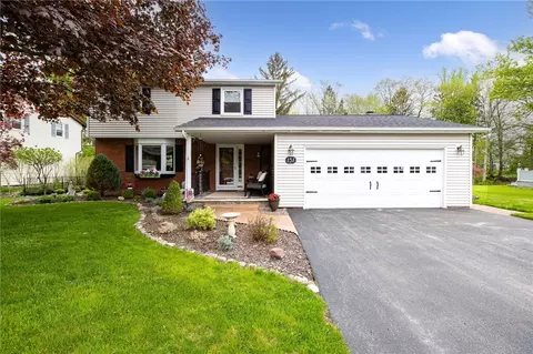 151 Brentwood Ln, Perinton, NY 14450