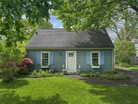 60 Village Ln, Brighton, NY 14610