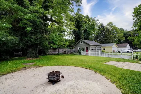 Exterior - 79 Rawlinson Rd, Irondequoit, NY 14617 photo 5 of 8