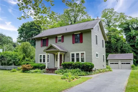 79 Rawlinson Rd, Irondequoit, NY 14617