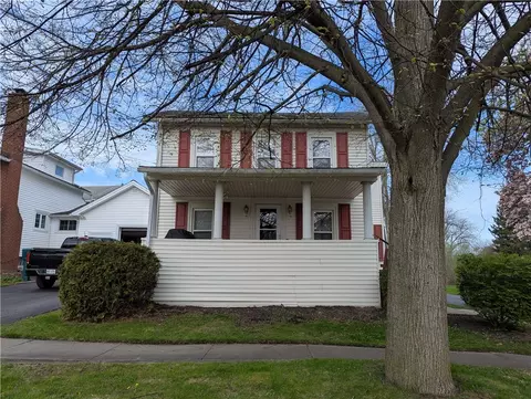 5 S Hartland St, Royalton, NY 14105