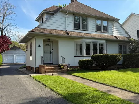 141 Warrington Dr, Rochester, NY 14618
