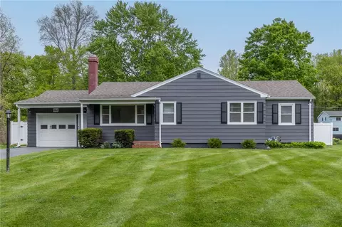 662 Beverly Dr, Webster, NY 14580